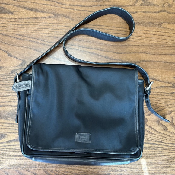 Vintage Coach Black Nylon Messenger D2L-5118